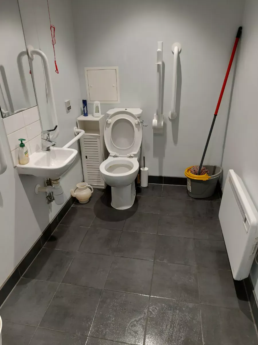 Full bathroom cleaned and floors mopped, cleaned by Spark & Shine Cleaning Co. in Myrtle Beach, SC
